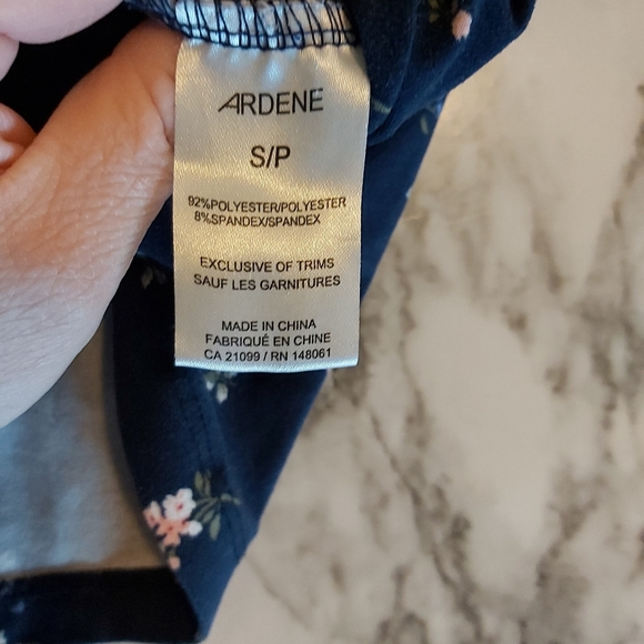 Ardene Navy Floral Crop Top size S - Picture 4 of 6